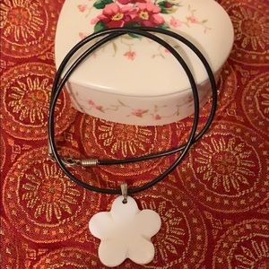 🌹3/$20🌹🌹Mother of pearl necklace on a black rubbery chain